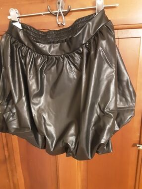 Juniors Black Faux Leather Bubble Skirt Size M